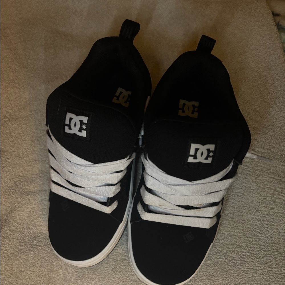 DC Black and White Skate Sneakers Classic Design - Picture 3 of 3